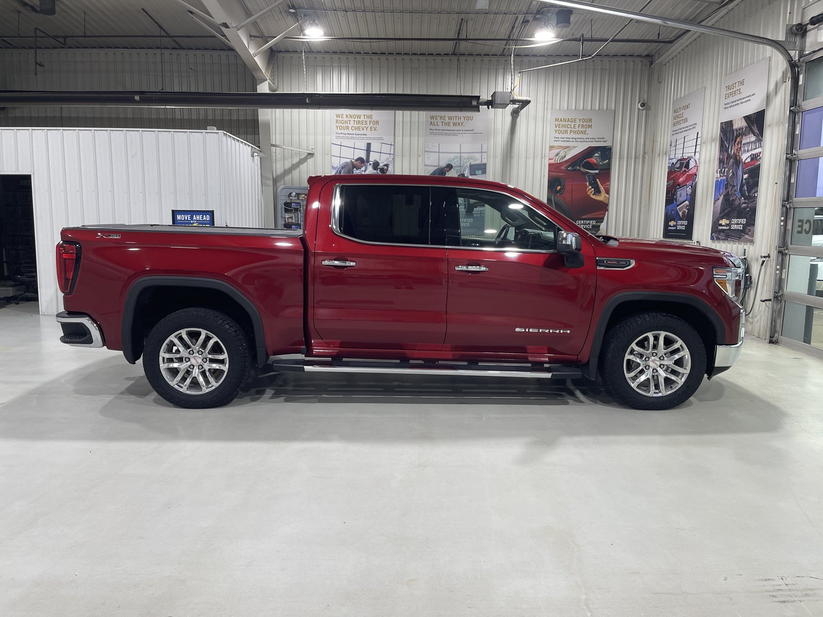 Used 2021 GMC Sierra 1500 SLT w/ SLT Premium Plus Package AWD/4WD image 9