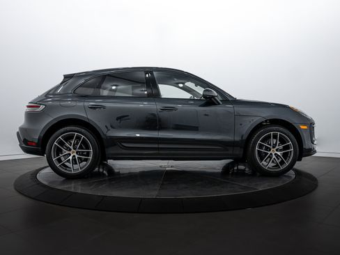 Certified 2025 Porsche Macan image 8