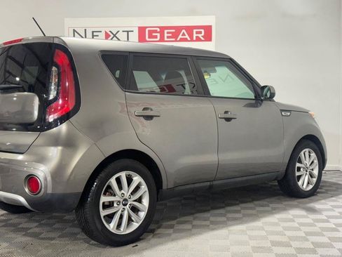 Used 2017 Kia Soul + FWD image 7