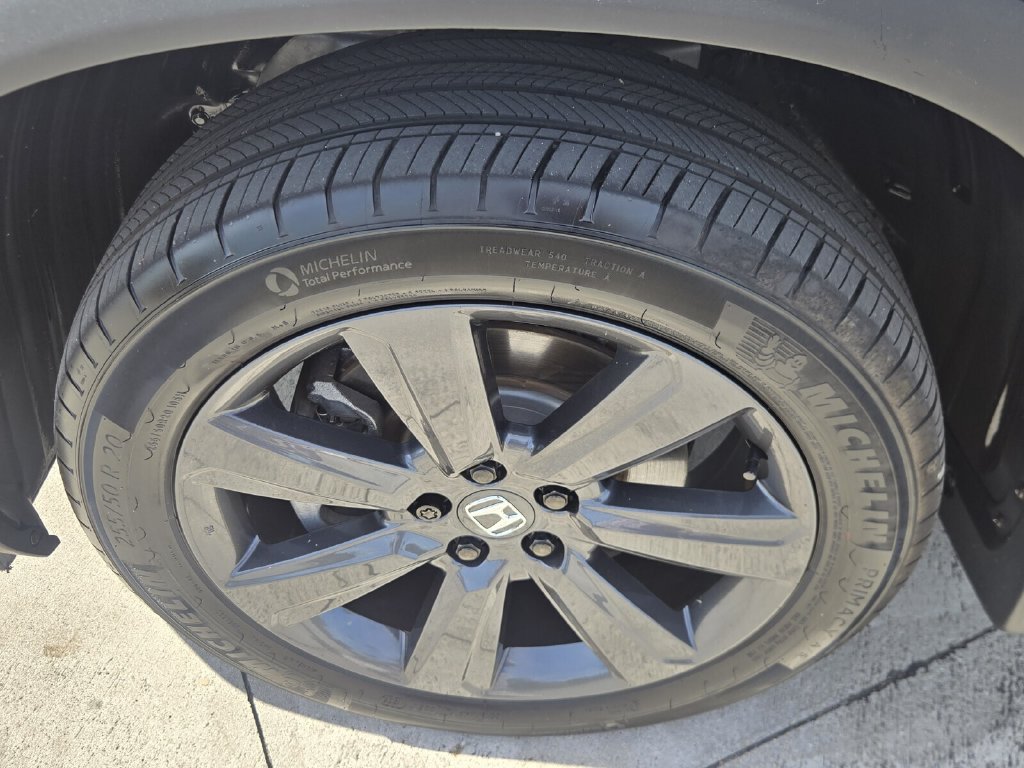 Used 2025 Honda Pilot Sport image 10