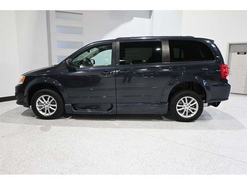 Used 2014 Dodge Grand Caravan SXT FWD image 9