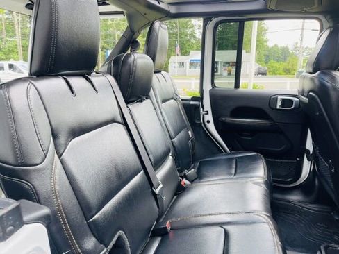Used 2024 Jeep Wrangler Unlimited Sahara AWD/4WD image 15