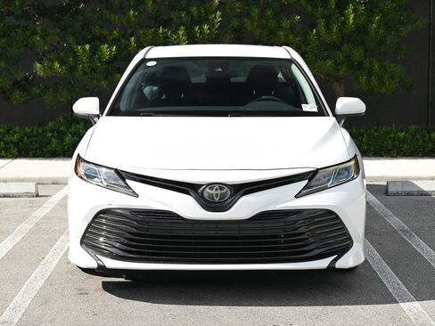 Used 2019 Toyota Camry LE image 2
