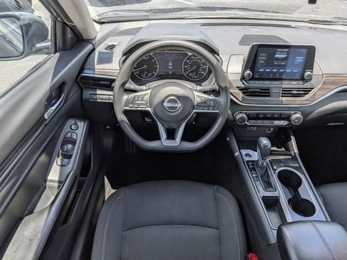 Used 2024 Nissan Altima 2.5 SV FWD image 14