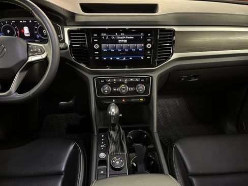 Certified 2022 Volkswagen Atlas SE w/ Panoramic Sunroof Package image 11