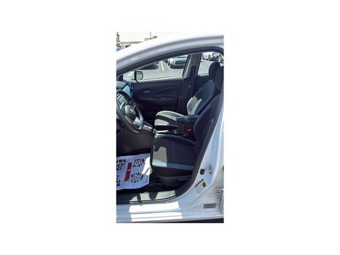 Used 2025 Nissan Versa SV FWD image 11
