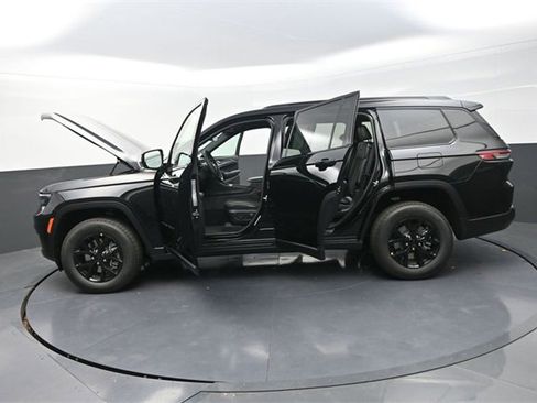 New 2025 Jeep Grand Cherokee L Altitude image 28