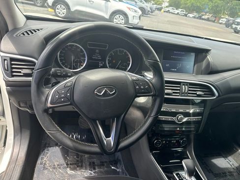 Used 2018 INFINITI QX30 FWD image 12