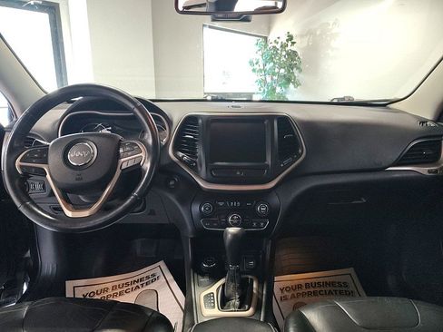 Used 2017 Jeep Cherokee Limited AWD/4WD image 13