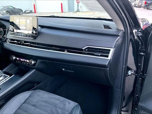 Used 2023 Mitsubishi Outlander SE image 17