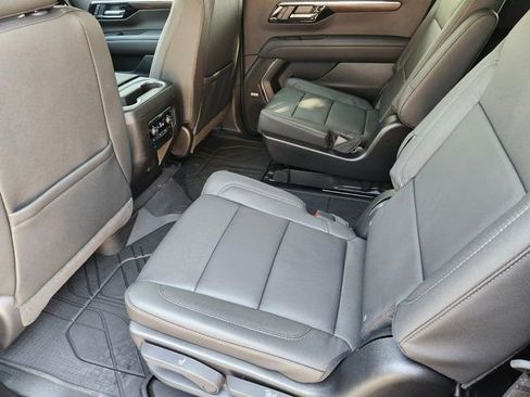 Used 2026 Chevrolet Suburban Z71 w/ Comfort Package image 32