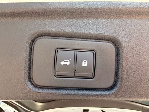 New 2026 Nissan Pathfinder SL image 18