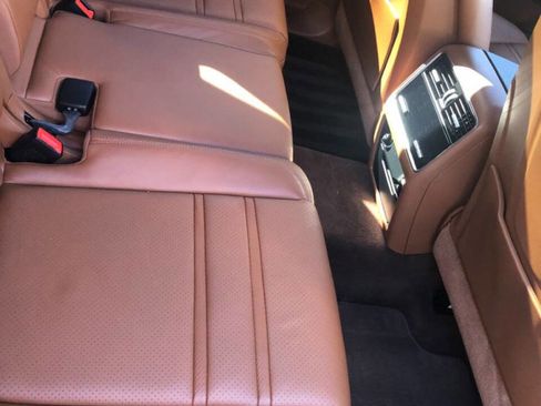 Used 2019 Porsche Cayenne Turbo w/ Sportdesign Package image 17