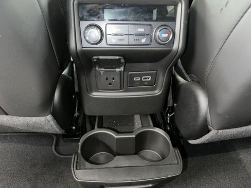 Certified 2023 GMC Acadia SLT w/ Preferred Package image 23