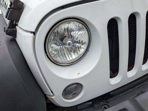 Used 2016 Jeep Wrangler Unlimited Rubicon w/ Connectivity Group AWD/4WD image 9