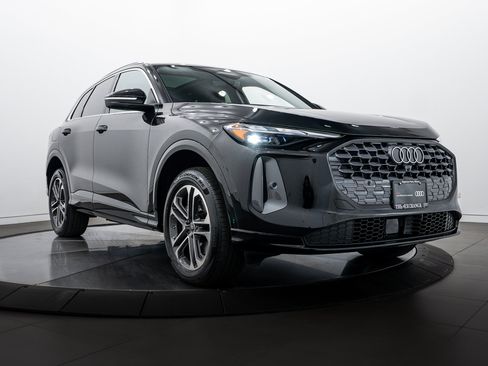 Certified 2025 Audi Q5 Premium w/ Convenience Package image 1