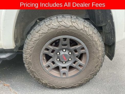 Used 2018 Toyota 4Runner TRD Off-Road Premium AWD/4WD image 3