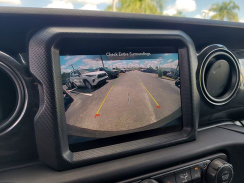 Used 2021 Jeep Wrangler Unlimited Sport image 22