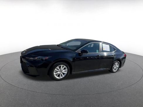 Used 2025 Toyota Camry LE image 8