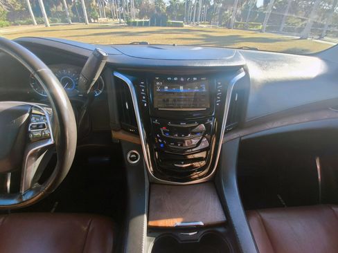 Used 2019 Cadillac Escalade ESV Luxury image 21