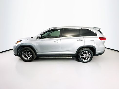 Used 2019 Toyota Highlander XLE FWD image 4
