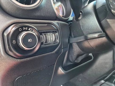Used 2020 Jeep Wrangler Unlimited Sahara w/ Uconnect 4C Nav & Sound Group AWD/4WD image 22
