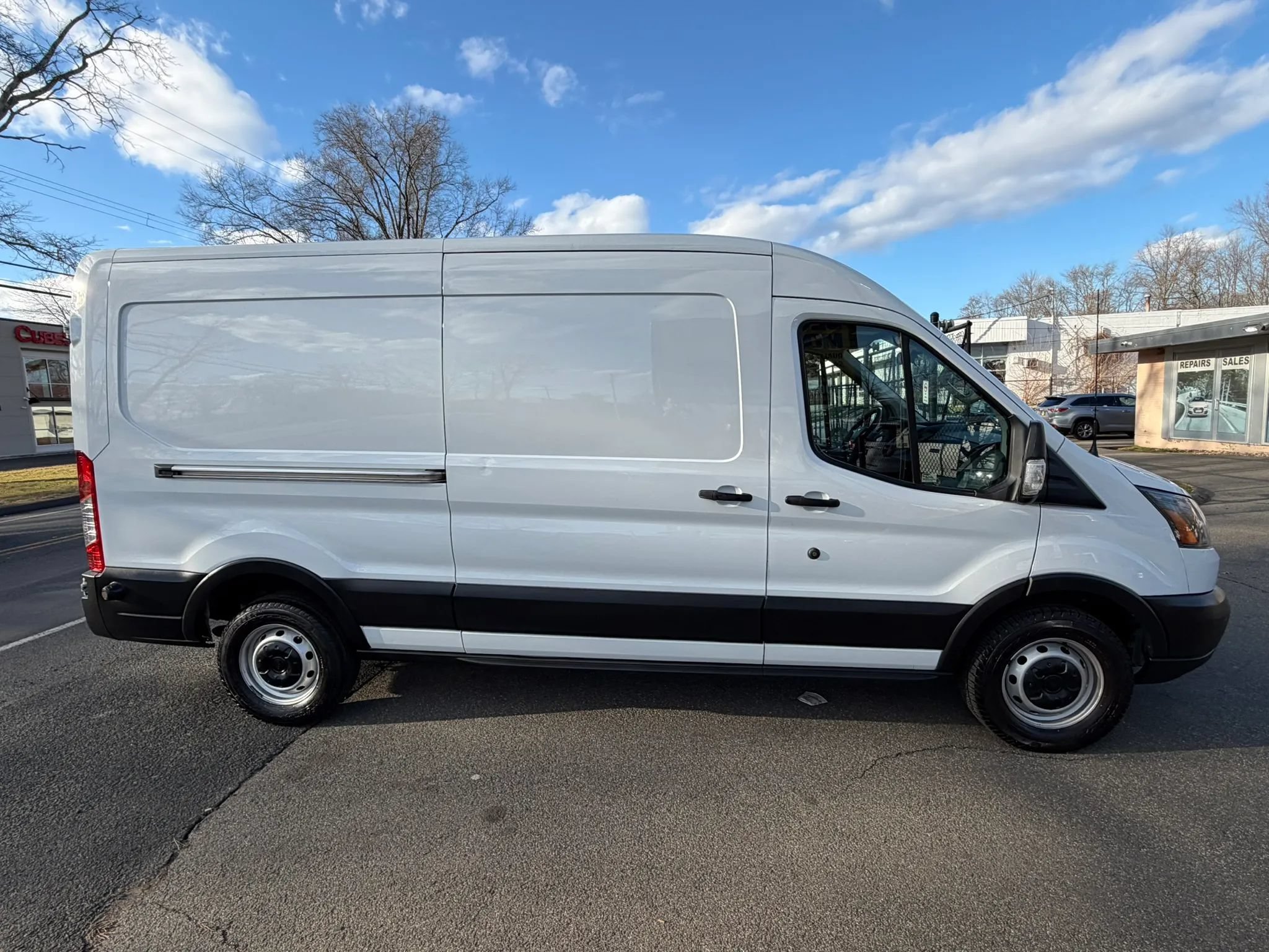 Used 2019 Ford Transit 250 148 Medium Roof RWD image 4