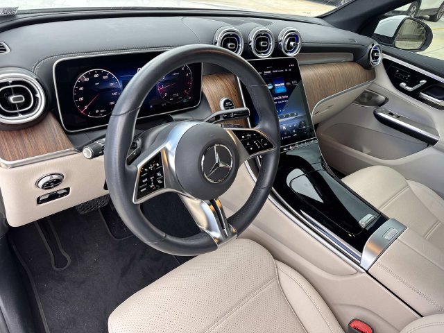 Used 2025 Mercedes-Benz GLC 300 4MATIC image 18
