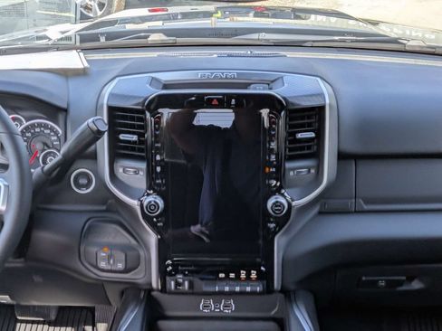 New 2026 RAM 2500 Big Horn AWD/4WD image 18