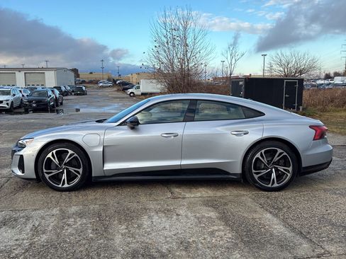 Used 2022 Audi e-tron GT Prestige w/ Prestige Package image 2