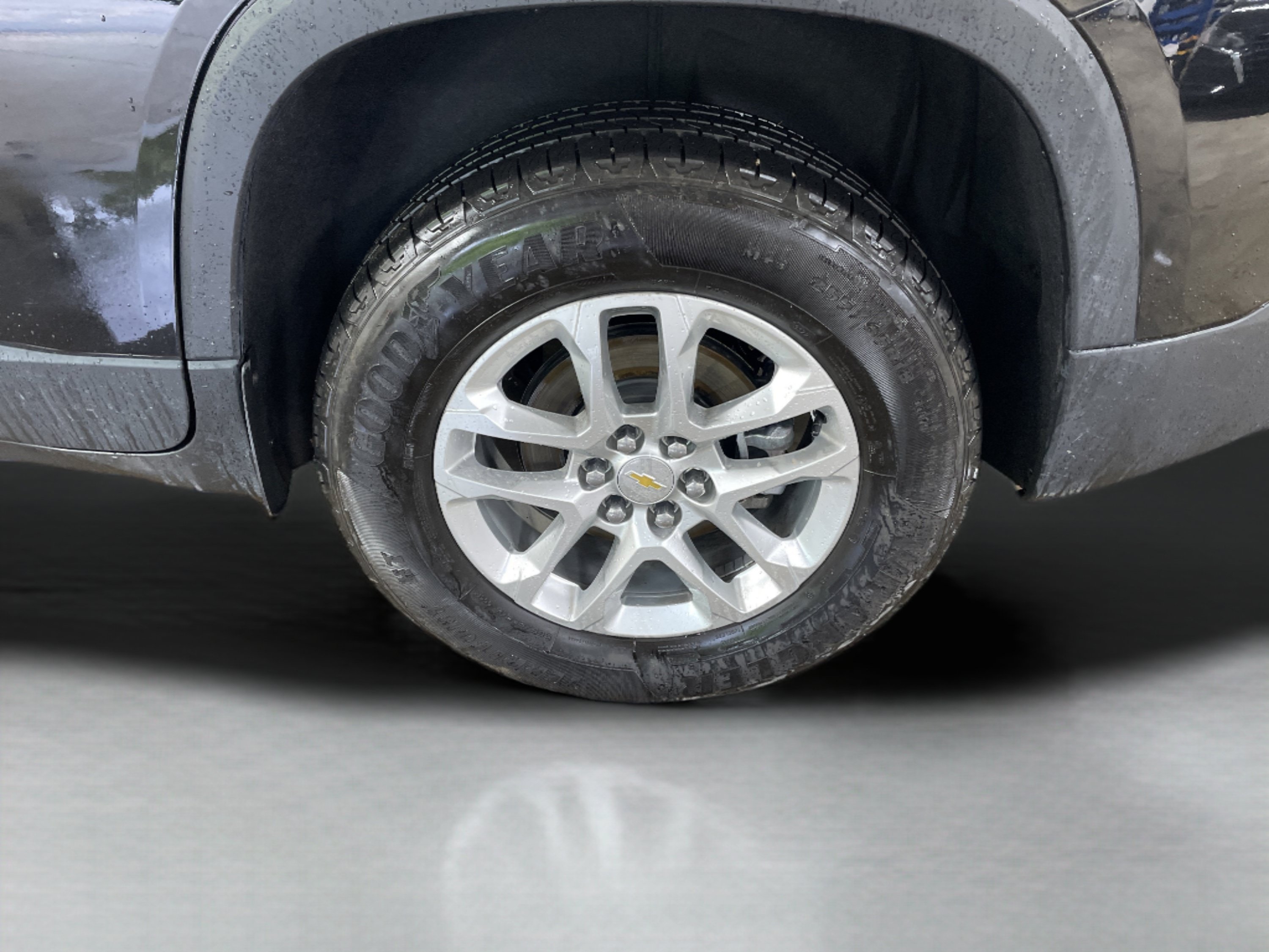 Used 2023 Chevrolet Traverse LS w/ LPO, Floor Liner Package AWD/4WD image 22