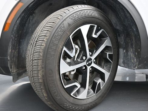 Used 2024 Kia Sportage EX AWD/4WD image 16