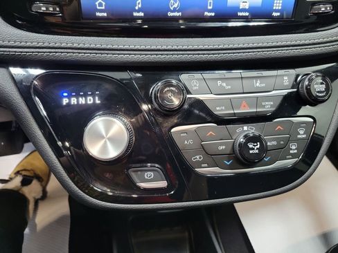 New 2026 Chrysler Pacifica Select image 21