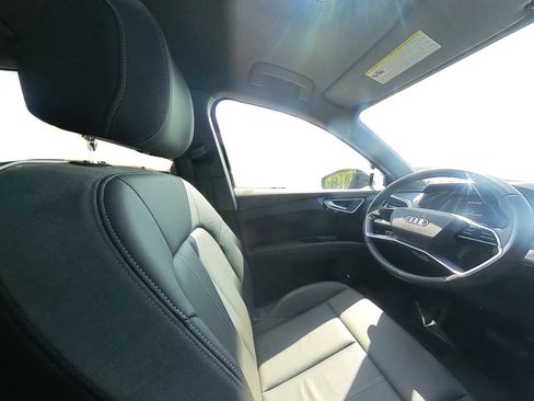 Used 2025 Audi Q4 e-tron Premium Plus image 63