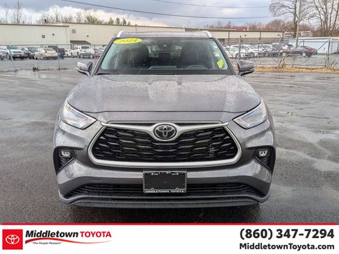 Certified 2024 Toyota Highlander XLE image 8