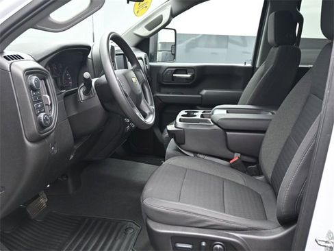 Used 2022 Chevrolet Silverado 2500 Custom w/ Custom Convenience Package image 9