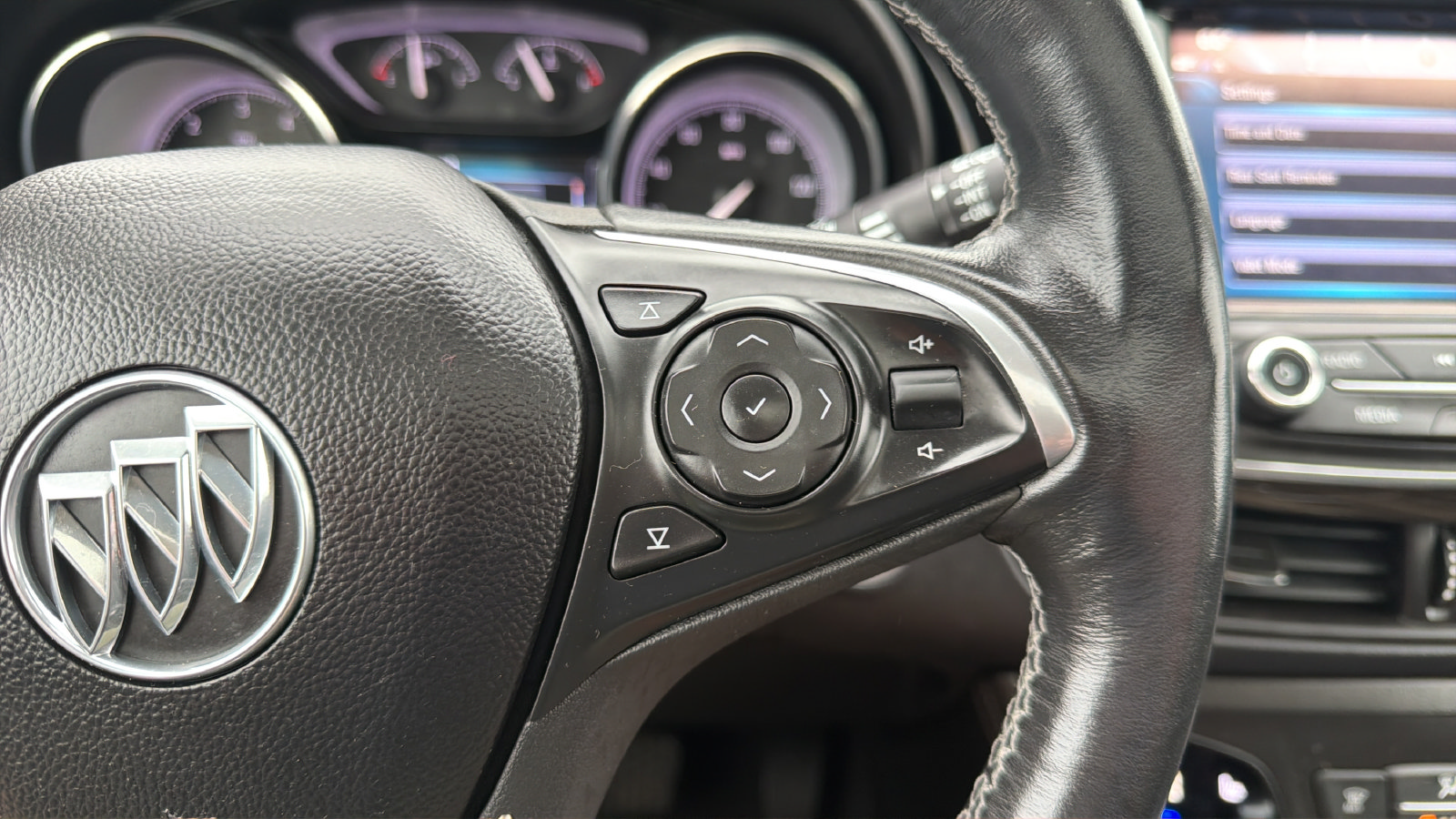 Used 2019 Buick Envision Essence FWD image 17
