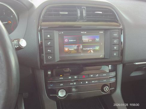 Used 2018 Jaguar F-PACE Premium image 13