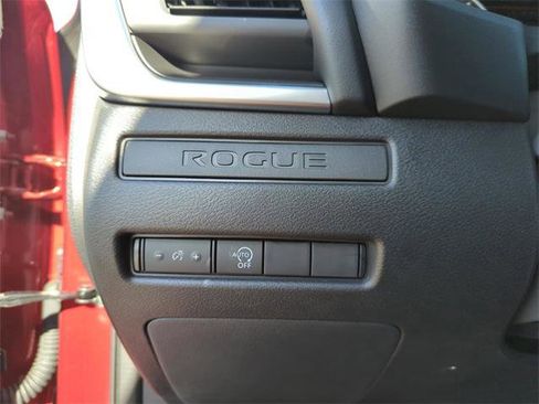 Certified 2025 Nissan Rogue S image 29