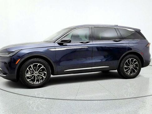 Used 2024 Lincoln Nautilus Premier AWD/4WD image 8
