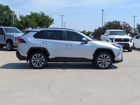 Used 2025 Toyota RAV4 XLE Premium w/ Weather Package FWD image 4