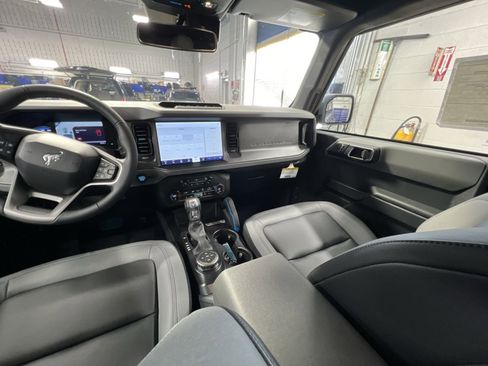 New 2024 Ford Bronco Black Diamond w/ Sasquatch Package image 4