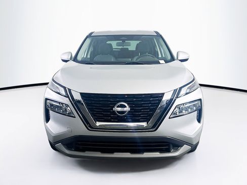 Used 2023 Nissan Rogue SV FWD image 2