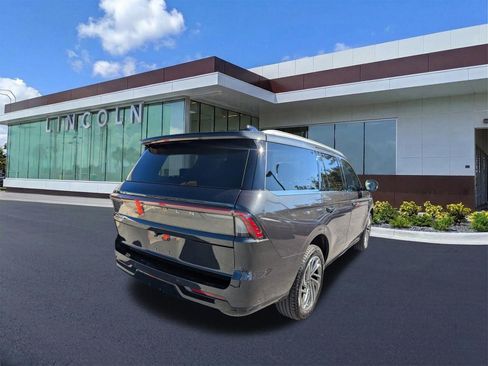 Certified 2025 Lincoln Navigator Reserve image 5