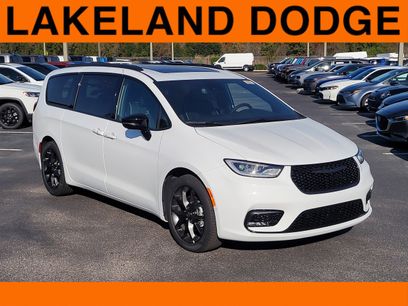 New 2026 Chrysler Pacifica Limited