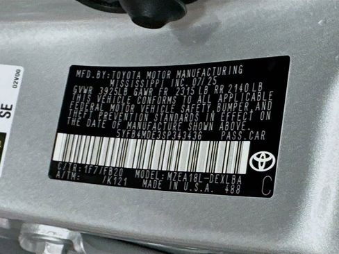 Used 2025 Toyota Corolla LE image 31