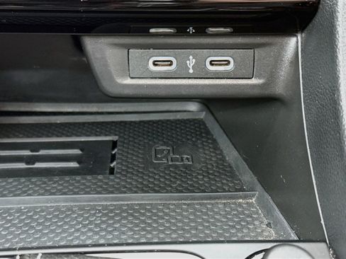 Used 2025 Volkswagen Jetta SE FWD image 25