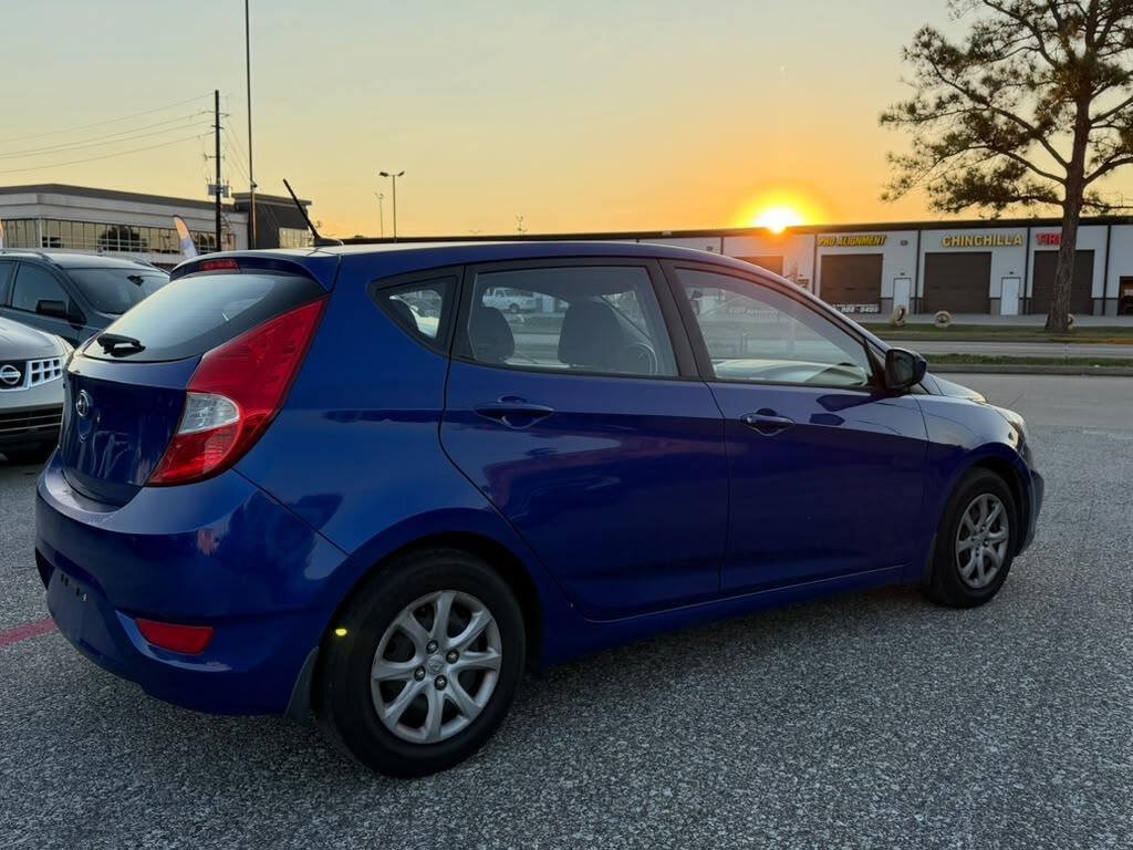 Used 2012 Hyundai Accent GS FWD image 8