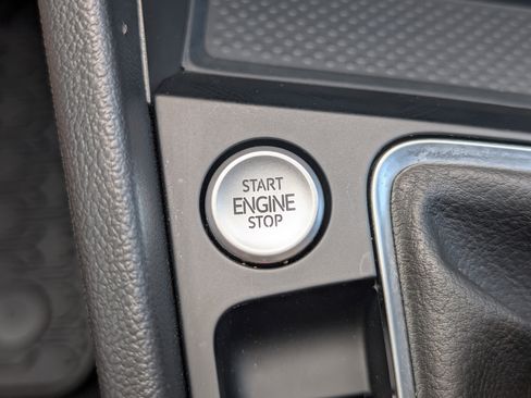 Used 2025 Volkswagen Jetta SE w/ Sunroof Package FWD image 33