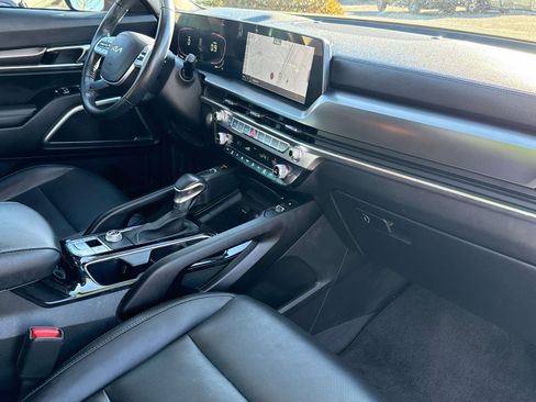 Used 2024 Kia Telluride S image 31